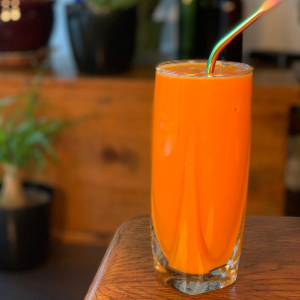 carrot-mango-smoothie-recipe-the-cretan-nutritionist-straw