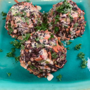 sweet-and-tangy-black-rice-salad-recipe-the-cretan-nutritionist-close-up